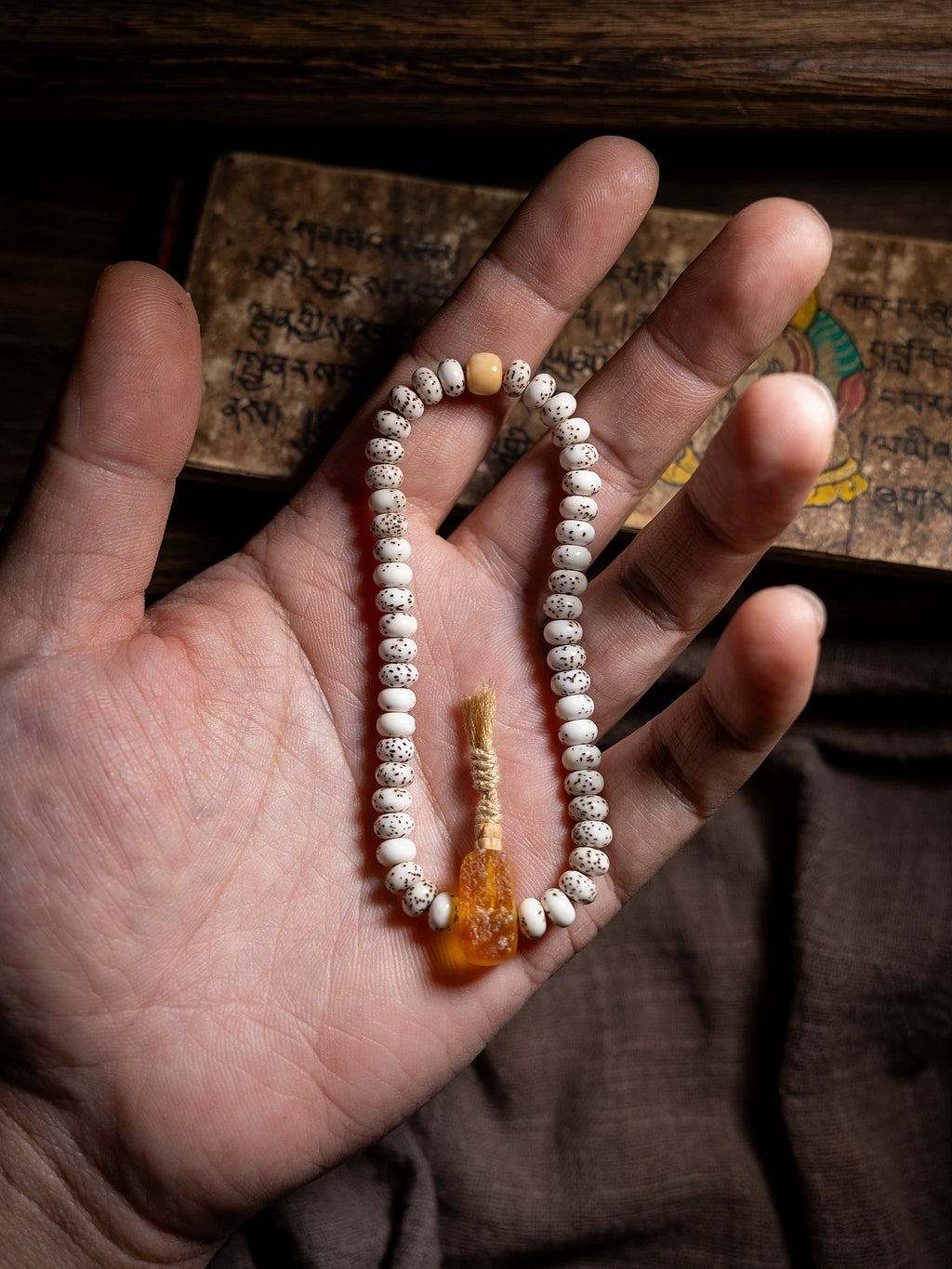 Miniature Star-Moon Bodhi Bracelet Single Loop Large Blank Space Sandalwood Beads Wrist Bracelet Handcrafted Natural Buddhist Prayer Mala Beads Mini Star-Moon Bodhi Single Circle Bracelet for Daily Wear Meditation