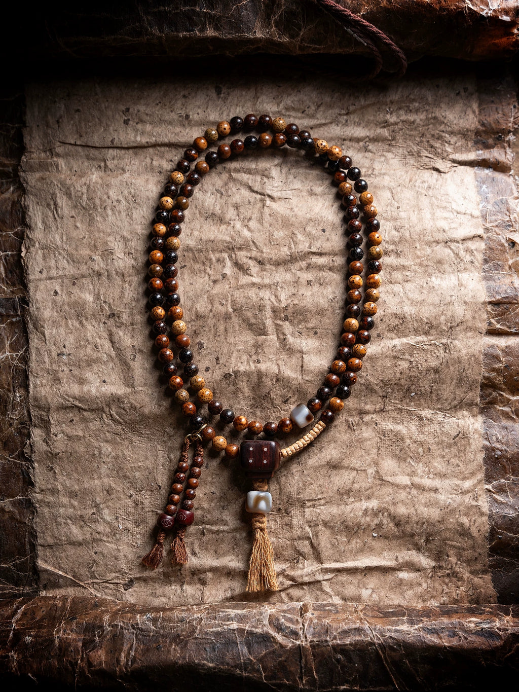 Tibetan Original Design 108 Beads Aged Star-Moon Bodhi Mala Beads Bracelet Handcrafted Buddhist Prayer Rosary Wrist Mala For Meditation Hand Play Jewelry Accessory