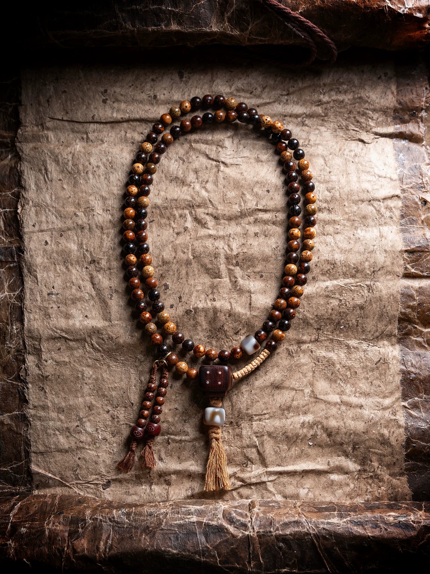 Tibetan Original Design 108 Beads Aged Star-Moon Bodhi Mala Beads Bracelet Handcrafted Buddhist Prayer Rosary Wrist Mala For Meditation Hand Play Jewelry Accessory