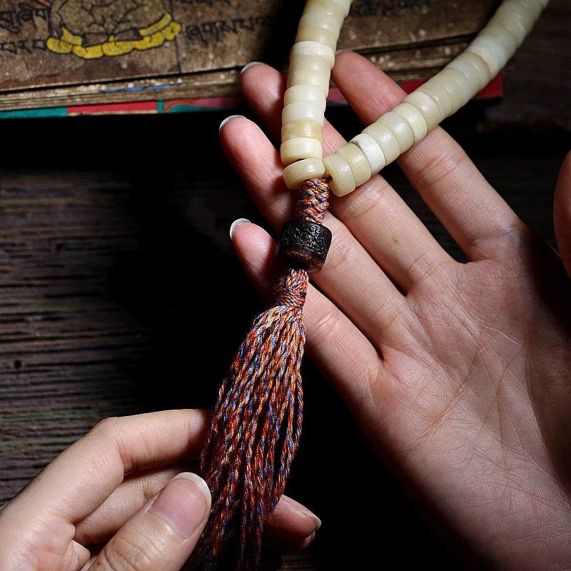 Tibetan Yak Bone 108 Beads Mala Prayer Bracelet For Men Hand Playable Tibetan Style Yak Horn Bone Mala Beads Bracelet Vintage 108 Beads Buddhist Rosary Wrist Bangle Men's Meditation Handheld Prayer Beads