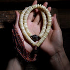 Tibetan Yak Bone 108 Beads Mala Prayer Bracelet For Men Hand Playable Tibetan Style Yak Horn Bone Mala Beads Bracelet Vintage 108 Beads Buddhist Rosary Wrist Bangle Men's Meditation Handheld Prayer Beads
