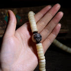 Tibetan Yak Bone 108 Beads Mala Prayer Bracelet For Men Hand Playable Tibetan Style Yak Horn Bone Mala Beads Bracelet Vintage 108 Beads Buddhist Rosary Wrist Bangle Men's Meditation Handheld Prayer Beads